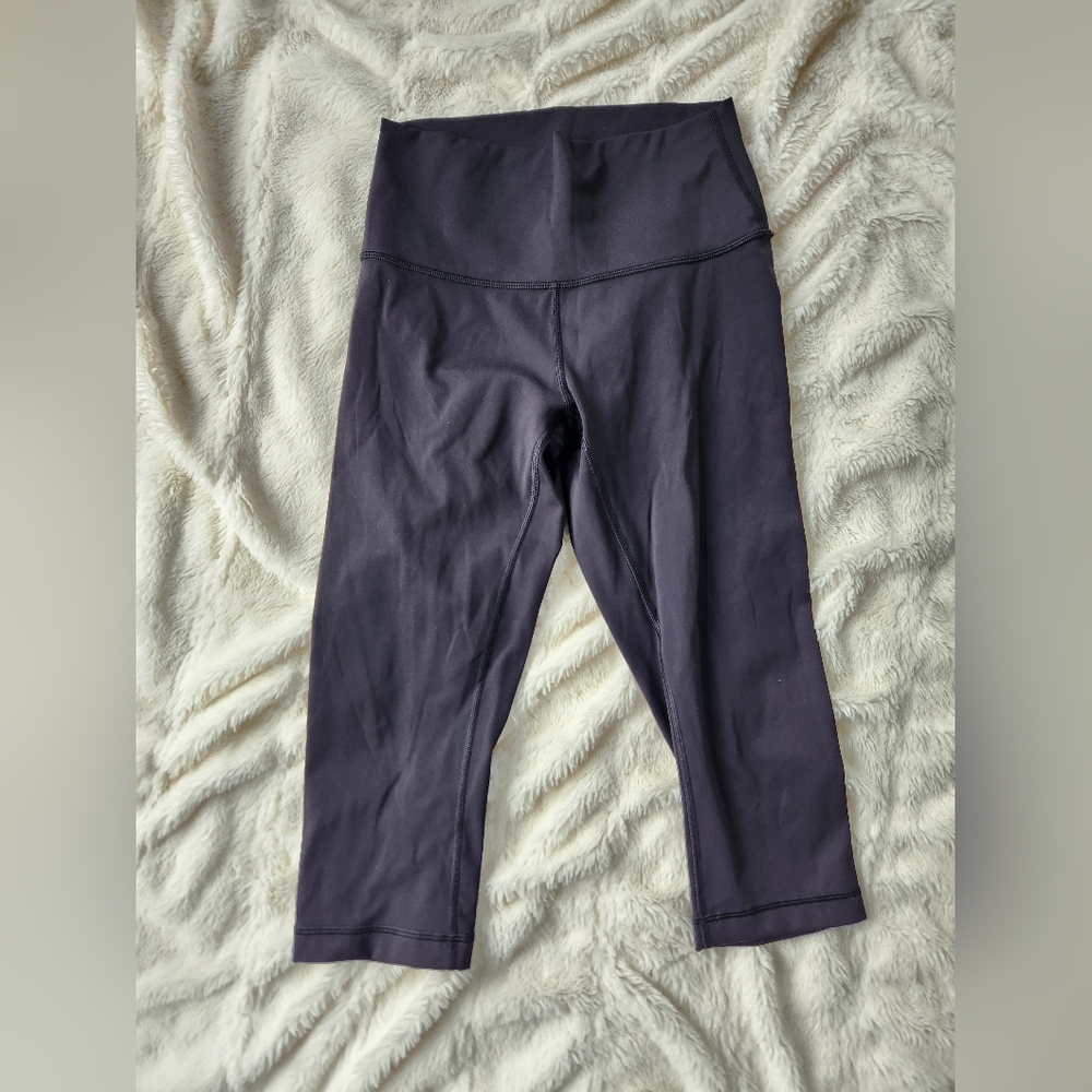 Lululemon size 6 black leggings length 17"